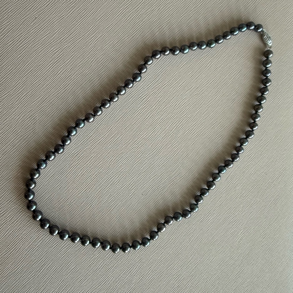 Elegant Black Pearl Necklace